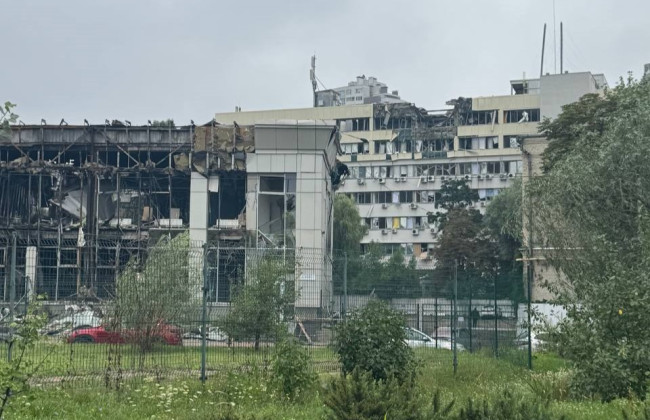 В Соломенском районе прямое попадание в многоэтажку – фото и видео последствий