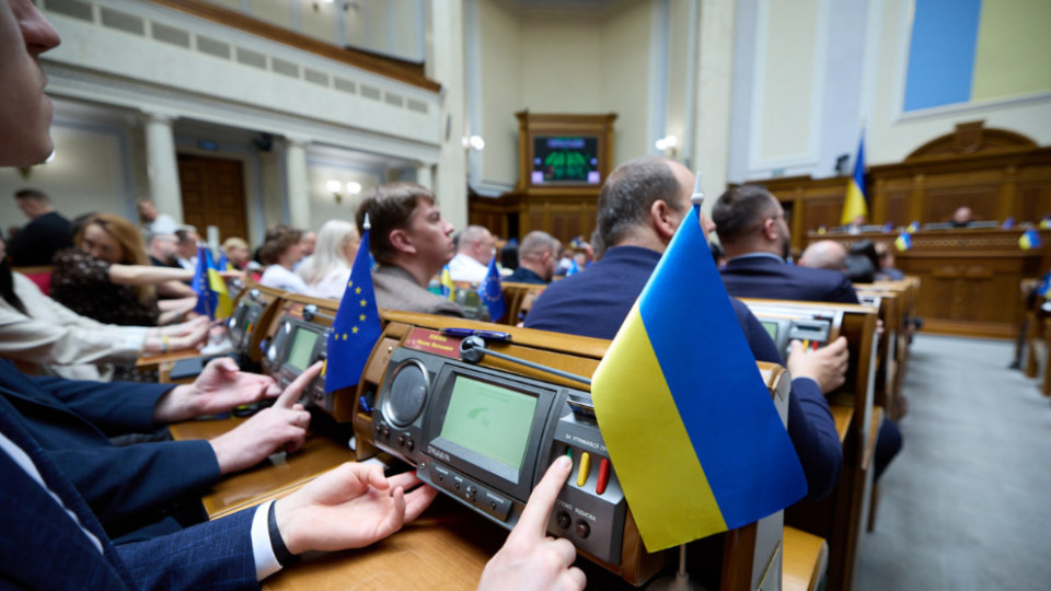 Верховная Рада увеличила расходы на оборону на 412 млрд грн – приняты изменения в бюджет
