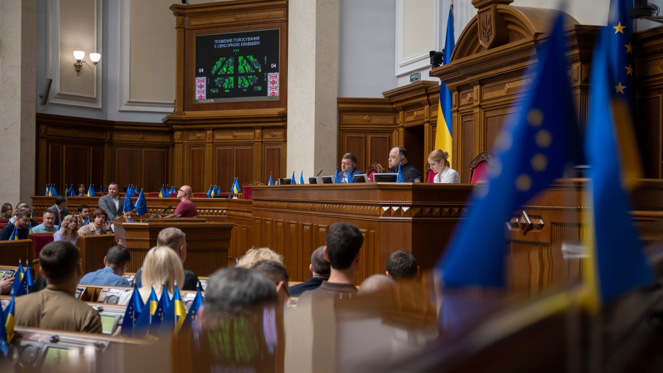 Верховна Рада прийняла закон Зеленського про повернення повноважень НАБУ і САП – частину норм закону 12414 скасовано