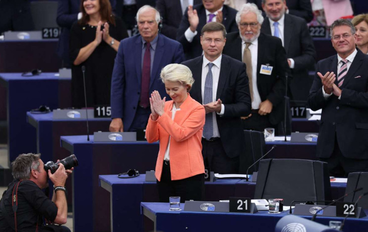 Єврокомісія «не може знайти» листування Урсули фон дер Ляєн у справі Pfizergate щодо закупівлі вакцин