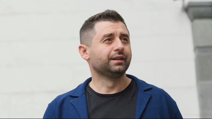 Арахамия заявил, что членство Алексея Кузнецова во фракции «Слуга народа» приостановили на фоне заявлений НАБУ и САП