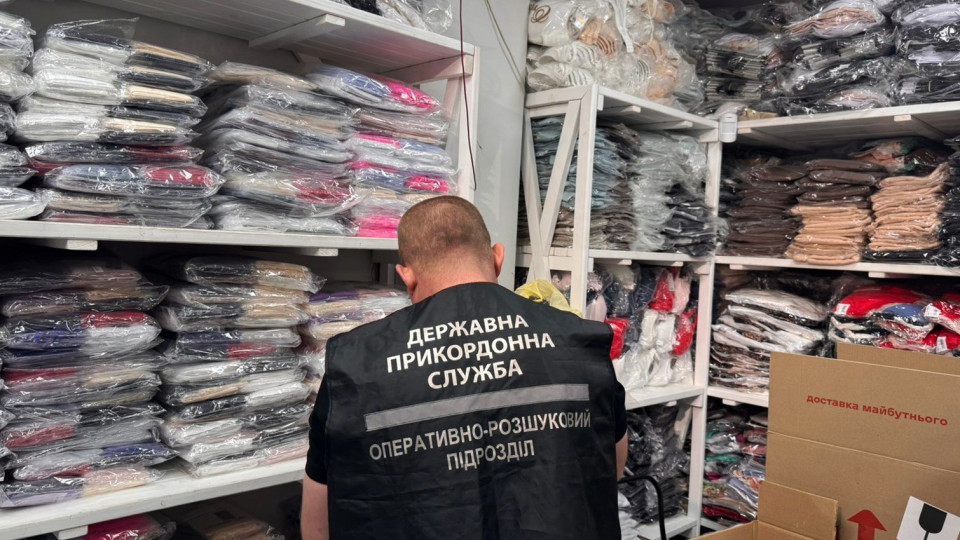 У Луцьку продавали контрабандний одяг із Китаю – справу передано до суду