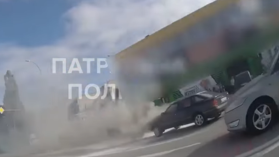 На Киевщине во время движения загорелся автомобиль — видео