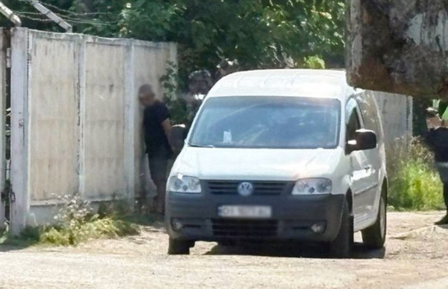 В Черкассах мужчина выдернул чеку гранаты и пытался взять в заложники сотрудников ТЦК, видео