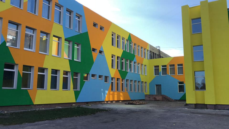 Чи потрібно сплачувати податок на нерухомість за приміщення шкіл і садочків, які здаються в оренду — відповідь