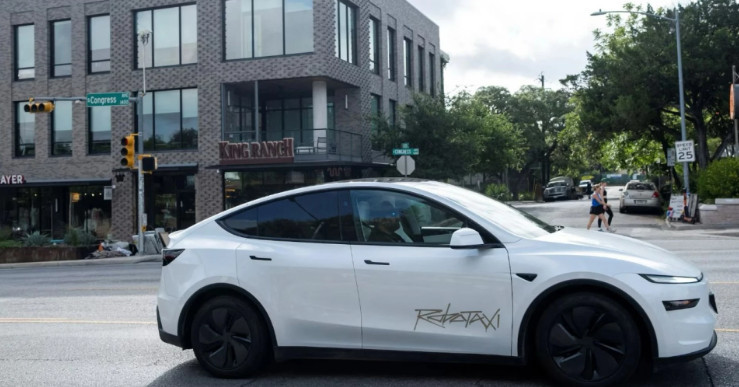 Акционеры подали в суд на Tesla и Илона Маска из-за претензий относительно роботакси