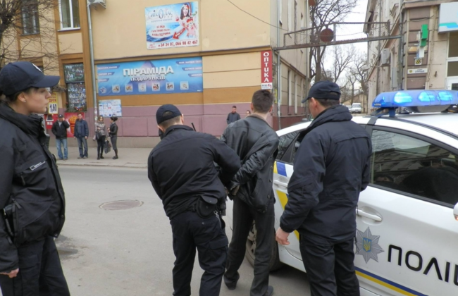 Протокол задержания является допустимым, даже если подпись задержанного указана в другой графе — Верховный Суд