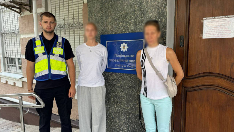 В Киеве подростки в форме полиции танцевали под российский рэп: родителей привлекли к ответственности