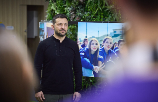 Володимир Зеленський доручив уряду зняти обмеження на виїзд для чоловіків до 22 років