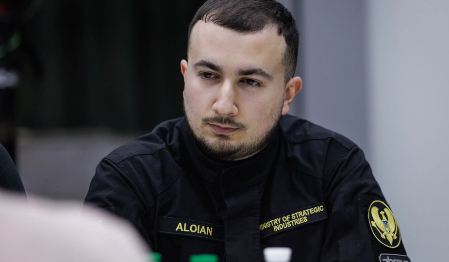 Кабмин уволил Давида Алояна с должности заместителя министра по вопросам стратегических отраслей промышленности