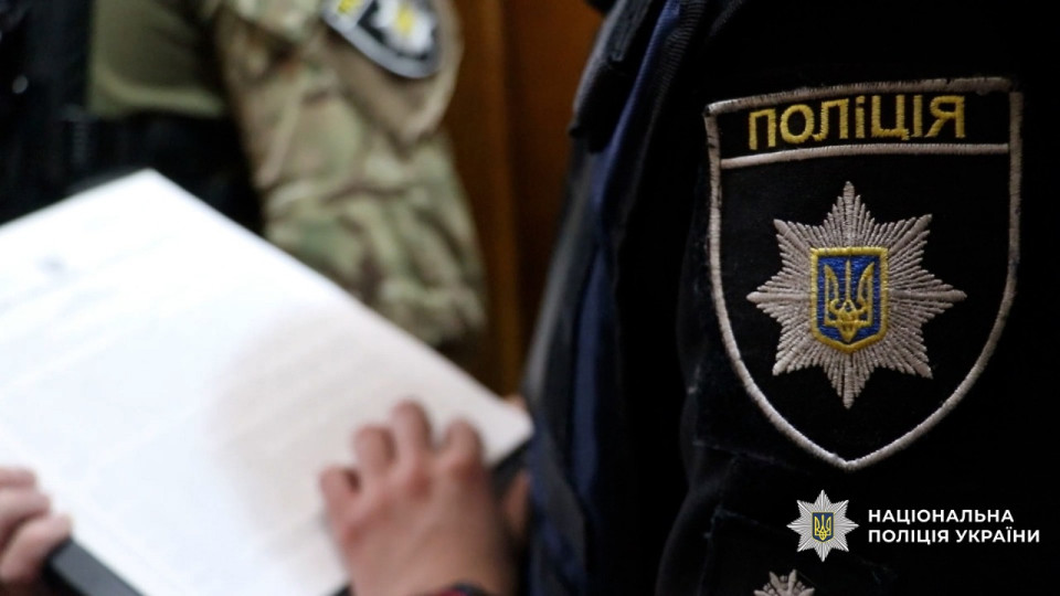 На Одещині жінка посварилась із сусідом і задля помсти підпалила йому 130 тюків соломи