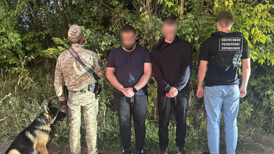Трое мужчин пытались прорваться через украинско-словацкую границу с газовыми баллончиками и бокорезами