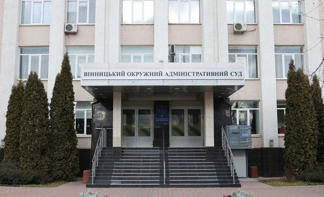 Суд нагадав ТЦК, що термін «науковий ступінь» стосується саме особи, а не закладів освіти чи наукових установ