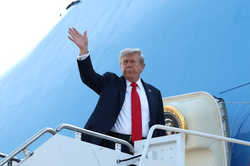 Трамп вилетів на Аляску для зустрічі з Путіним, відео