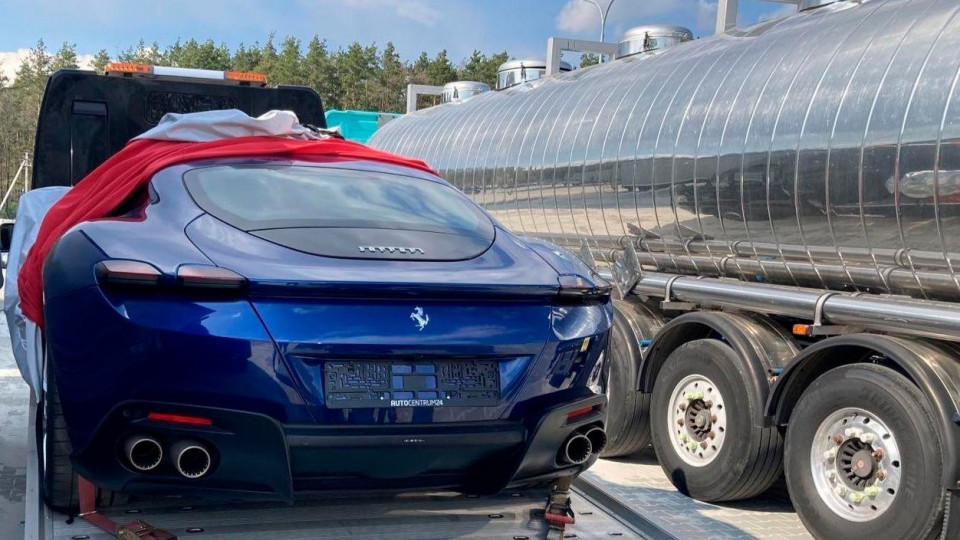 В Украине раскрыли схему с «нулевым растаможиванием» Ferrari Roma для гражданина РФ