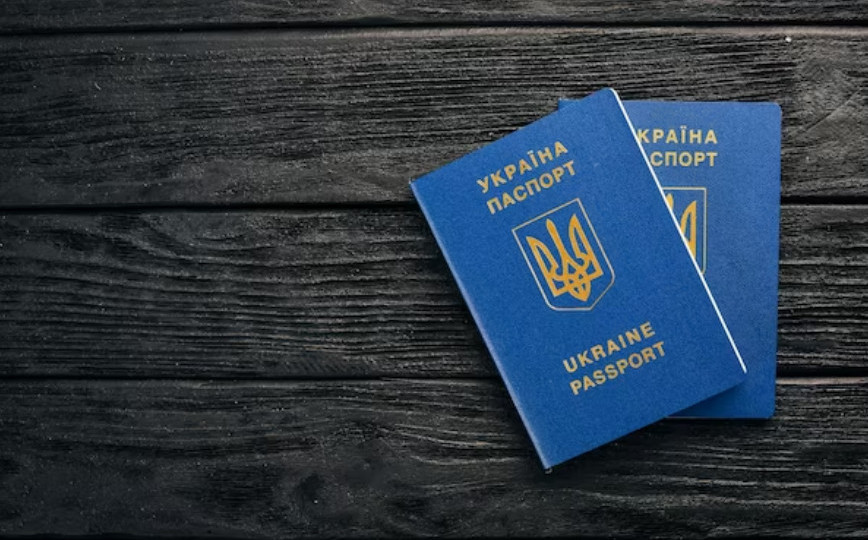 Изменение фамилии малолетнего ребенка — в Минюсте напомнили основания, порядок и сроки