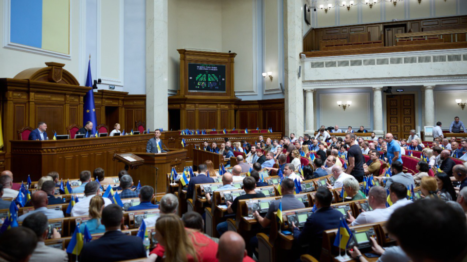 Прокурорам збираються підвищити посадові оклади, але це не буде підставою для перерахунку їх пенсій