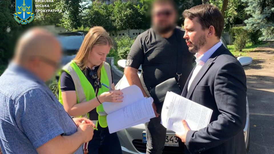 Экс-чиновника Шевченковской РГА подозревают в переплате 1,8 млн гривен за ремонт школьных укрытий