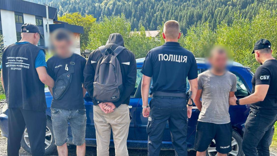На Закарпатье задержали группу, которая переправляла уклонистов в Румынию за 11 тысяч евро