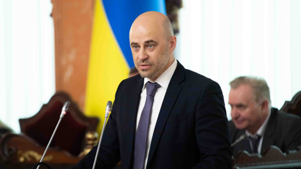Максим Пампура рассказал, на какой стадии находится вопрос повышения зарплат работникам аппаратов судов и помощникам судей