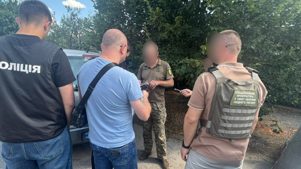 На Дніпропетровщині командир роти вимагав щомісяця 10 тисяч гривень за приховування СЗЧ
