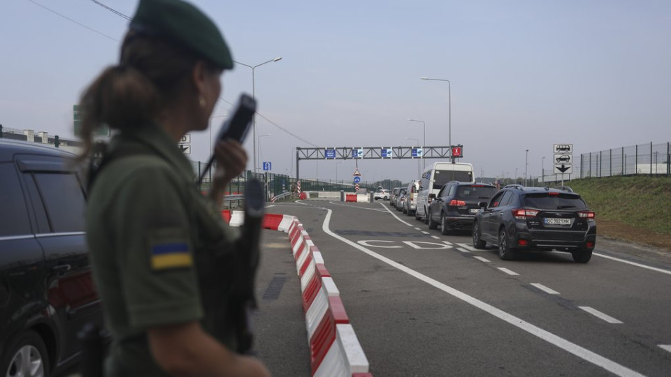 У Раду внесли законопроект про виїзд чоловіків до 22 років за кордон – Веніславський розкрив деталі