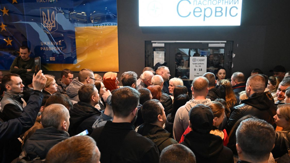 Военнообязанным мужчинам за границей может грозить уголовное преследование, если они не вернуться – Кабмин внес законопроект