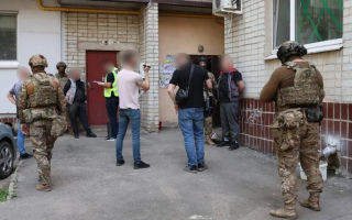 У Харкові зловмисники напали на 89-річну матір військового та вимагали гроші