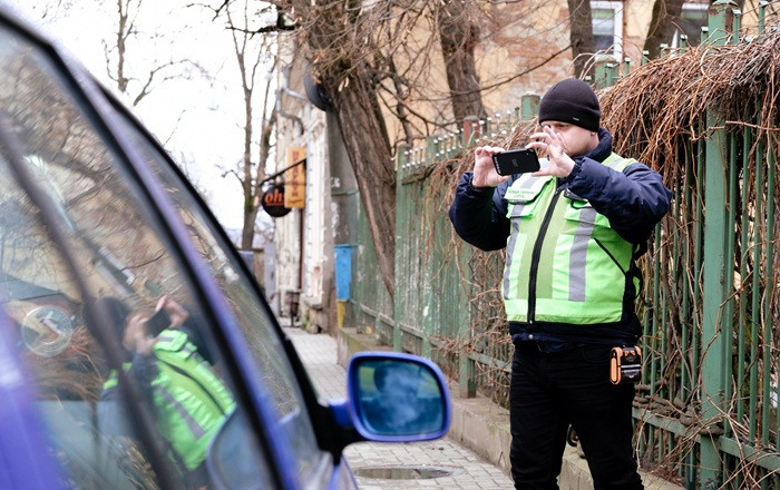 Свидетели смогут фиксировать парковку на местах для лиц с инвалидностью и передавать данные о нарушителях через веб-портал — законопроект