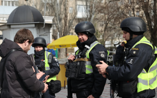 Відсутність паспорту під час складання протоколу затримання не виключає встановлення особи на підставі відомостей, наданих самим затриманим — Верховний Суд