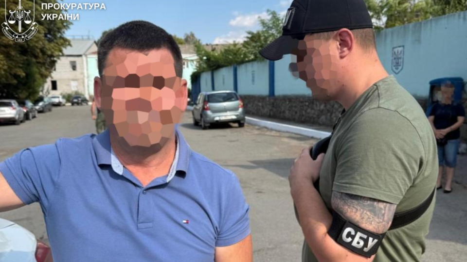В Киевской области директор госпредприятия требовал ежемесячные «откаты» за пошив формы для ВСУ