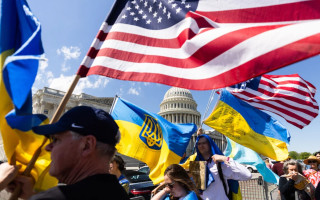 Диаспора в лице Мирового конгресса украинцев считает, что украинцы с множественным гражданством, которые живут за границей, должны иметь доступ к государственной службе