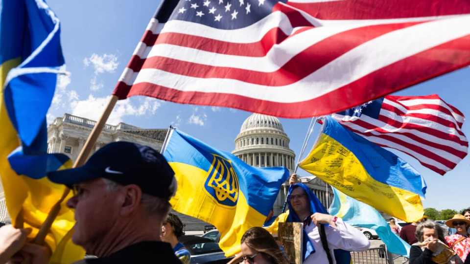 Диаспора в лице Мирового конгресса украинцев считает, что украинцы с множественным гражданством, которые живут за границей, должны иметь доступ к государственной службе