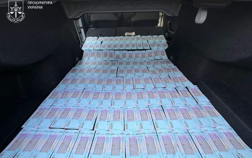 В Черкасской области разоблачили дельцов, которые за 200 тысяч гривен обещали организовать выезд мужчины за границу