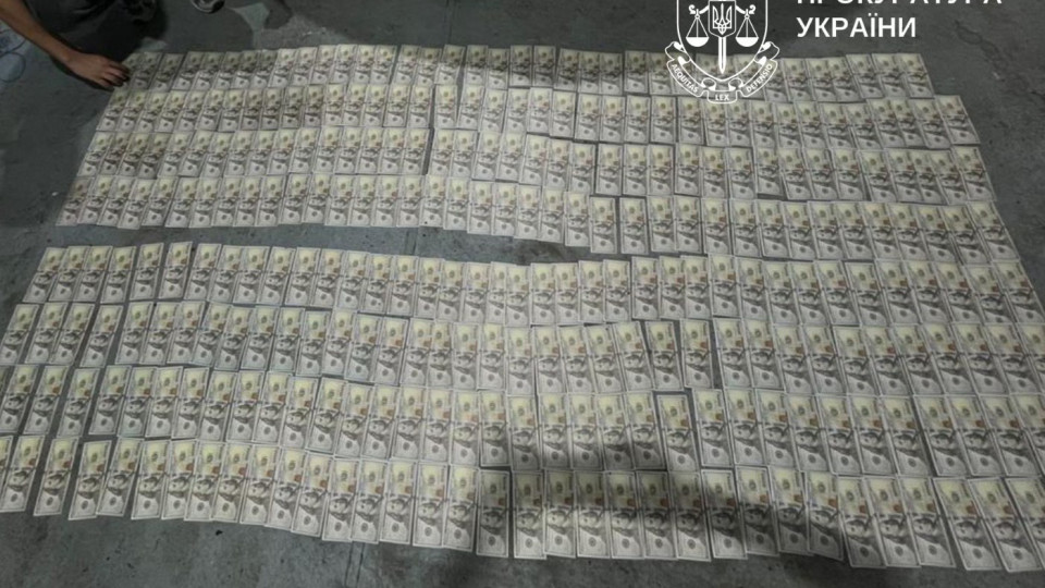 В Киеве мужчина требовал $30 тысяч у руководителя своей бывшей жены, угрожая пистолетом