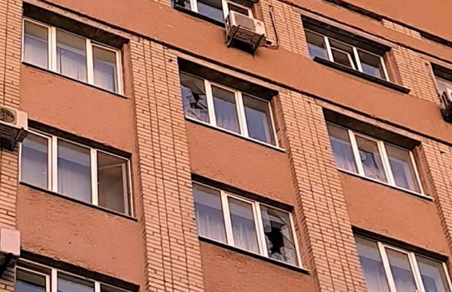 В Херсоне в результате обстрела повреждено здание суда, фото