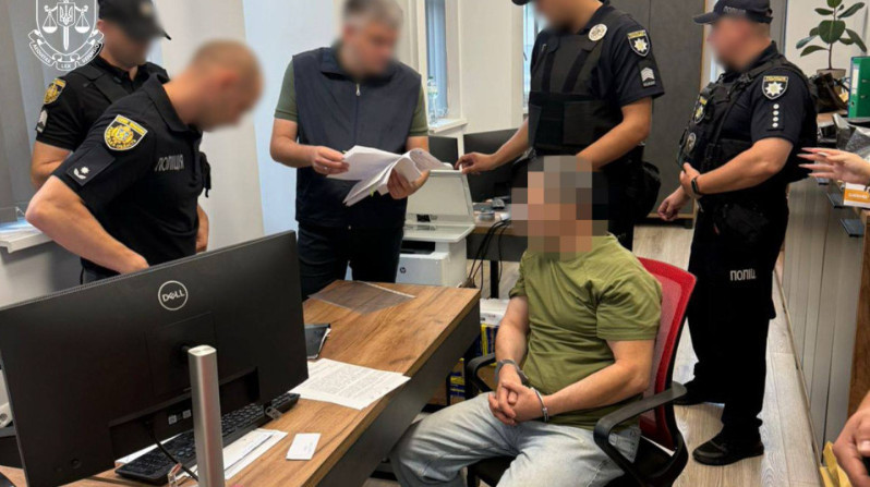 Подозреваемого в убийстве Андрея Парубия доставили в суд для избрания ему меры пресечения, видео