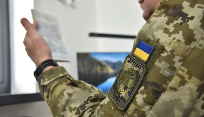 Пропуск женщин-депутатов местных советов на границе будет осуществляться только после обновления баз данных
