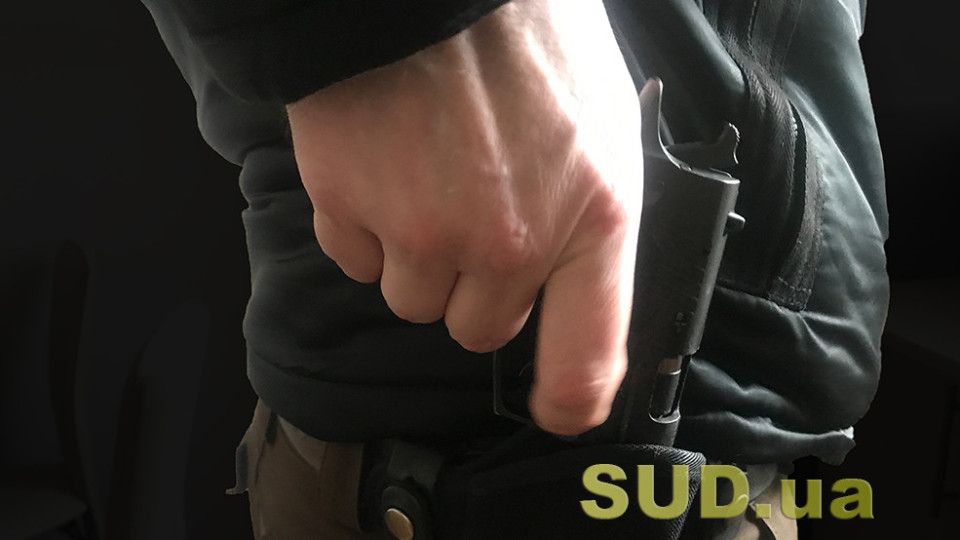 На Волыни мужчина выбил пистолет из рук сотрудника ТЦК и открыл огонь в сторону группы оповещения
