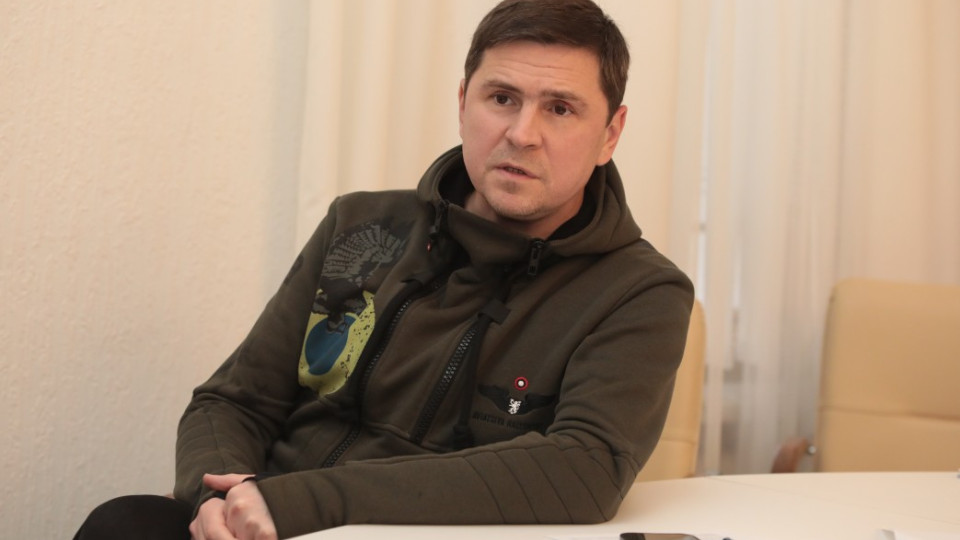 Михаил Подоляк ответил, когда всем мужчинам разрешат выезжать за границу