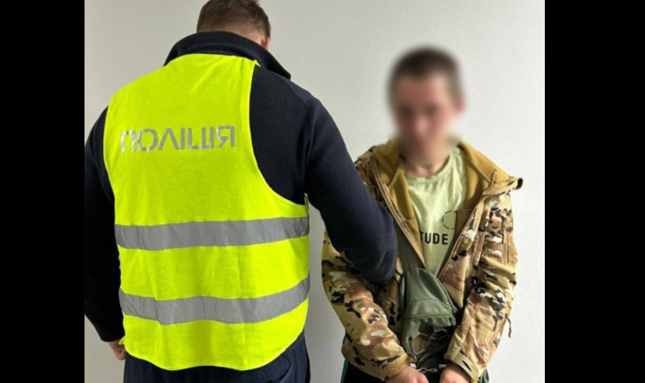 В Киеве мужчина ограбил раненого военного на инвалидной коляске