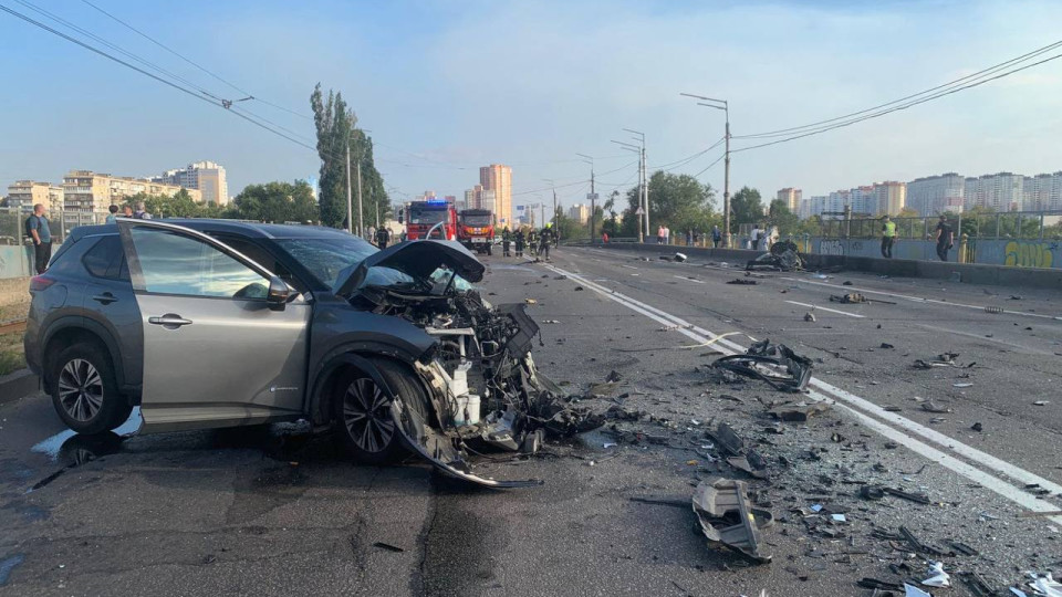 В Киеве произошло смертельное ДТП на Харьковском шоссе: двое погибших, фото и видео