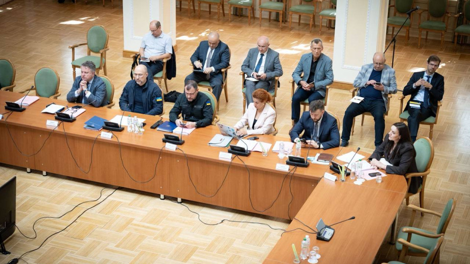 Правительство упростило бронирование кадров для предприятий в зонах боевых действий и ОПК