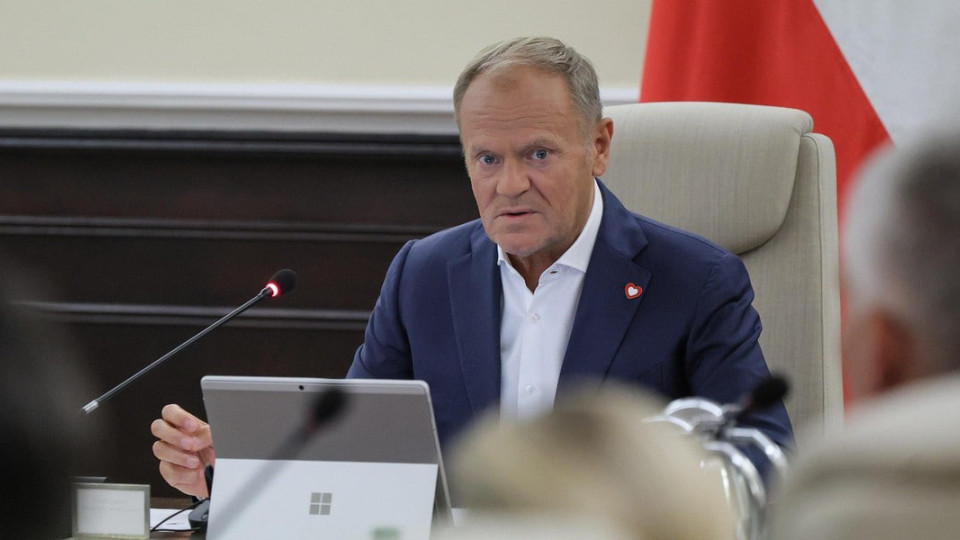Туск созвал экстренное заседание правительства из-за атаки российских дронов
