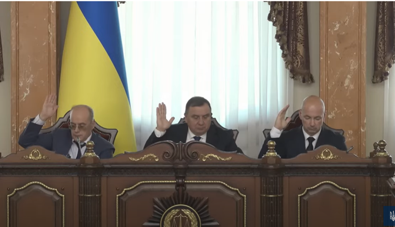 Пленум Верховного Суда обратился в КСУ по поводу ограничения размера судейского вознаграждения из расчета прожиточного минимума в 2102 гривны