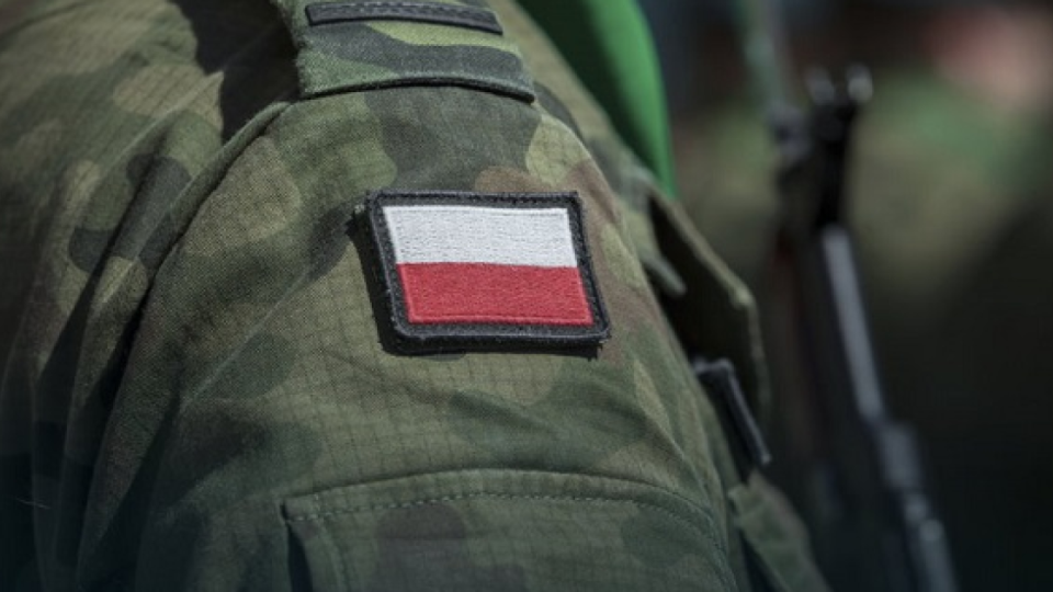 Поляки масово йдуть на добровільну військову підготовку, — Reuters