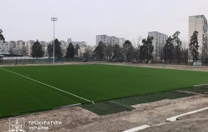 У Києві з підрядника можуть стягнути 3 млн гривень за неякісний ремонт спортивного майданчика