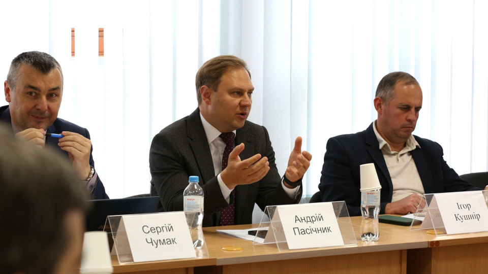 Судді будуть ставити бали колегам, а ГО – оцінювати виразність мови та зовнішній вигляд суддів на засіданнях: ВККС готується прийняти порядок регулярного оцінювання судді