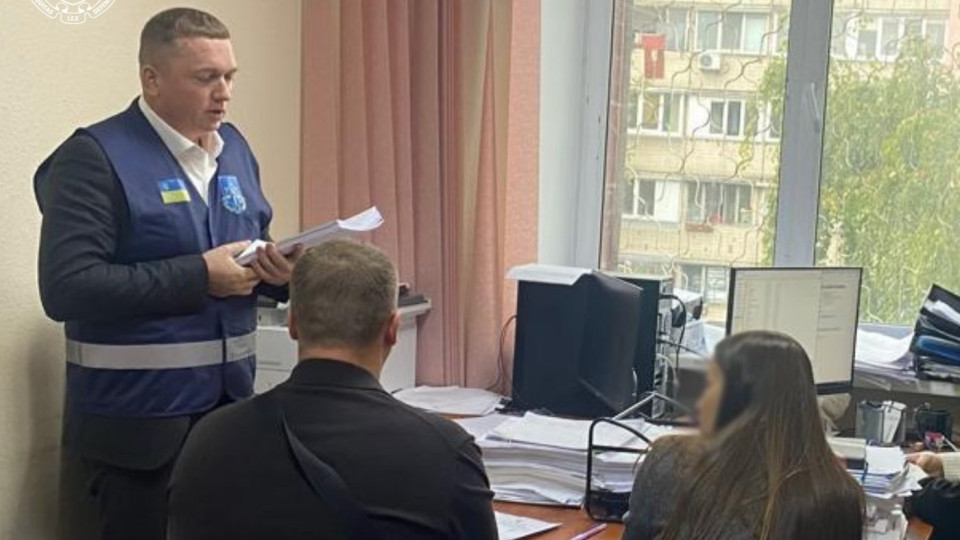 Чиновника Голосеевской РГА подозревают в хищении 1 млн грн на ремонте укрытия