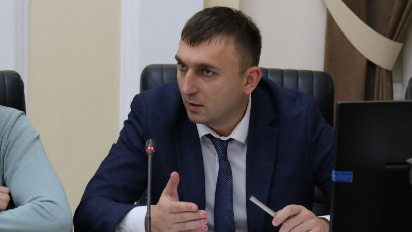 Ексдиректора департаменту закупівель Міноборони Хмельницького підозрюють у переплаті понад 300 млн грн за воду для ЗСУ
